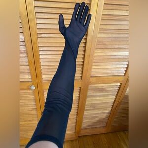 4. Fancy black gloves